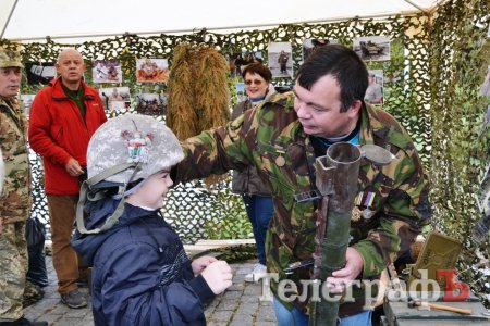 Мед, настоянки, та різні смаколики можна скуштували просто зараз на площі Перемоги