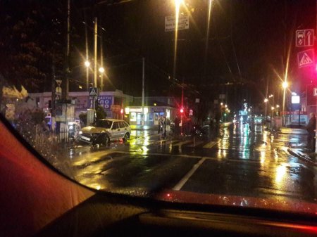 ДТП у центрі Кременчука: розбиті два автомобілі