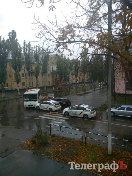 В Кременчуге не разминулись автобус и полицейский Prius