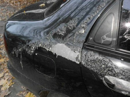 Адвокату обвиняемого в убийстве Бабаева облили кислотой машину