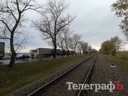 «Город не знал, что ученья идут»: На дамбе Кременчугского водохранилища собралась пробка из фур