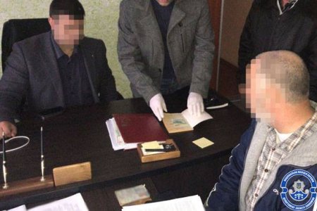 На Полтавщине из-за взятки полицейскому таможенник рискует попасть за решетку на 8 лет