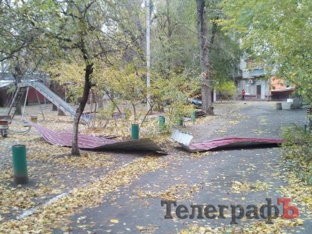 В доме на проспекте Свободы № 47 в Кременчуге опять сносит крышу