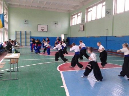 Бойовий гопак в Черкасах показали кременчуцькі «Козачата»