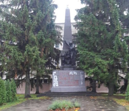 В Кременчуге снова обрисовали памятник борцам за власть Советов