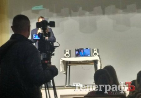 «Єдина сумка, куди можна було покласти речі, я у першу чергу взяв вишиванку», - переселенець з Луганська