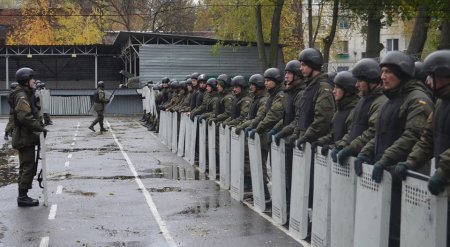 Кременчуцькі нацгвардійці стріляли та зазирали всередину своїх «залізних коней»