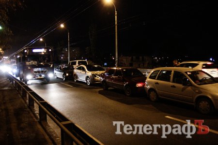 В Кременчуге на пивзаводовском путепроводе столкнулись 4 машины