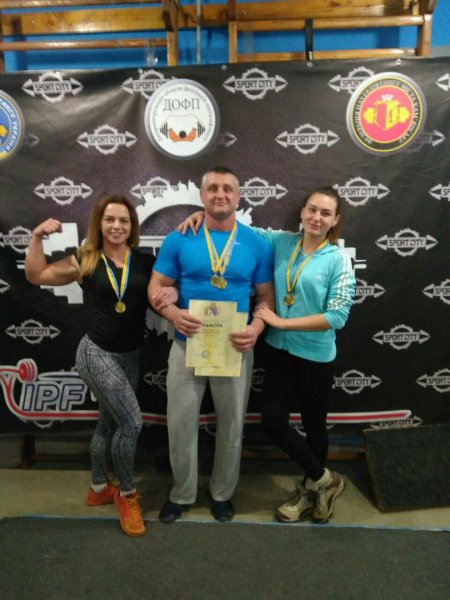 Богатирі та амазонки тягали залізо у Кременчуці