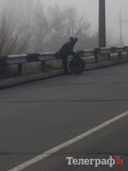 Фотофакт: в Кременчуге у маршрутки на ходу отвалилось колесо