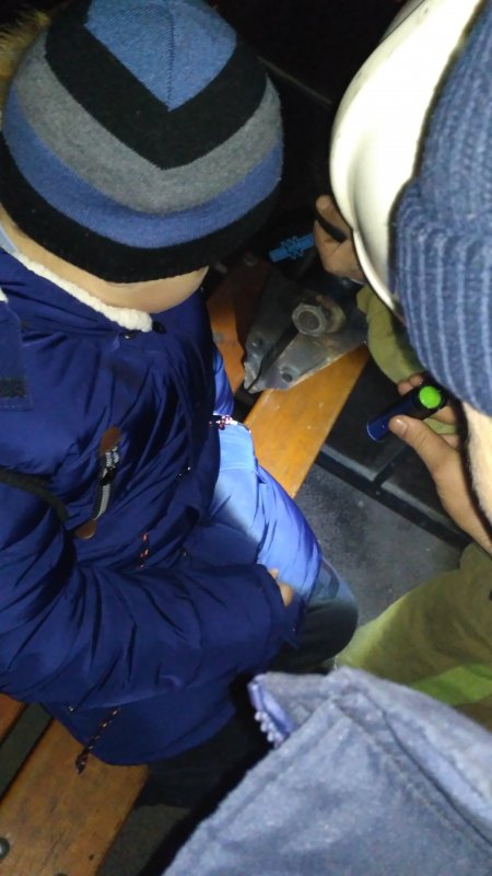 В Полтаве 6-летний мальчик оказался в плену у лавочки на остановке