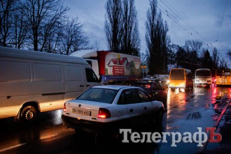 В Кременчуге на Халаменюка столкнулись Volkswagen и BYD: движение затруднено