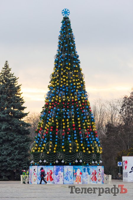 Фотофакт: главная ёлочка Кременчуга во всей красе