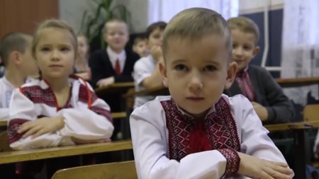 Кременчуцькі школярі привітали військових з Днем Збройних Сил