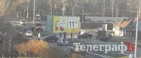 В Кременчуге столкнулись три автомобиля: есть пострадавшие