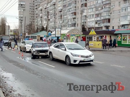 В Кременчуге на Керченской ВАЗ «догнал» Toyota В Кременчуге на Керченской ВАЗ «догнал» Toyota