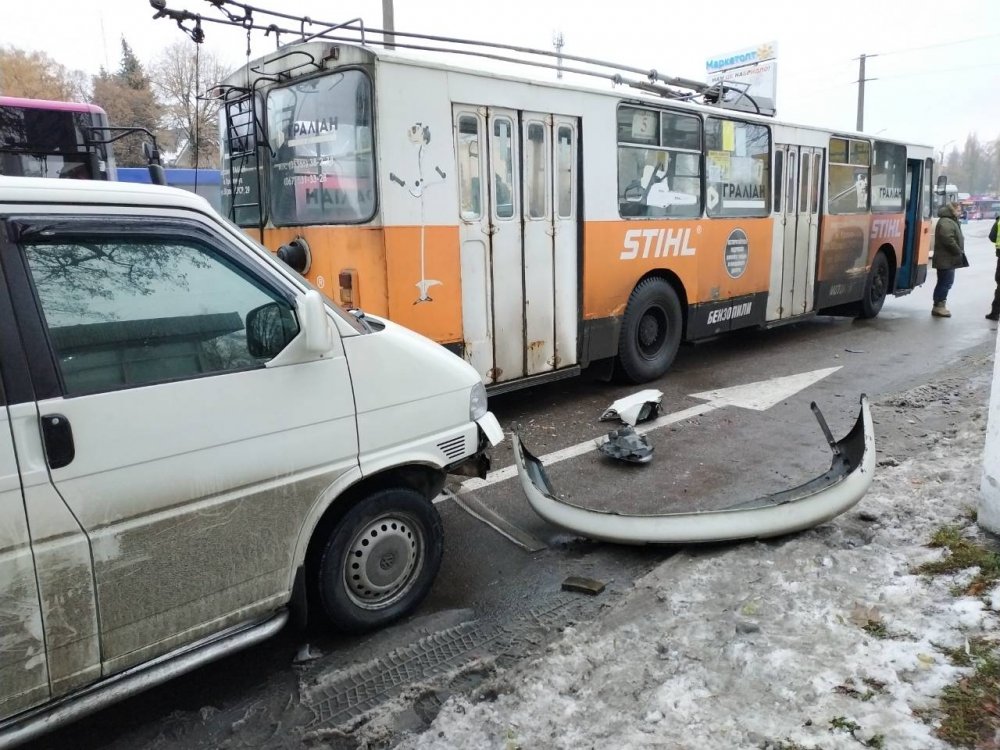 торговый центр в кременчуге ракетный удар. 06. что происходит в кременчуге. пожар в административном здании. кременчуг тц амстор после удара.