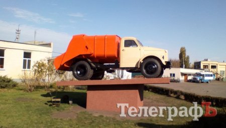 В Украине установили памятник легендарному советскому авто 1
