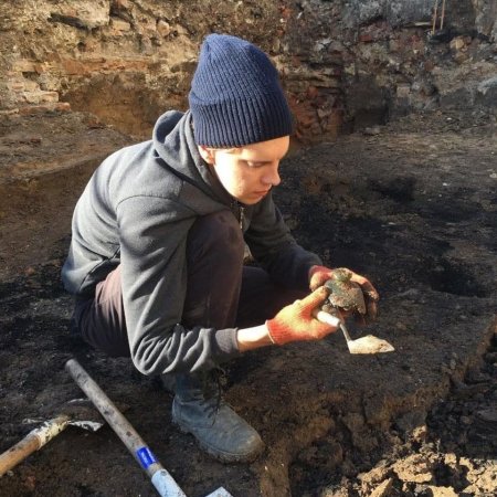 Фрагменти пляшок кам’яної кераміки