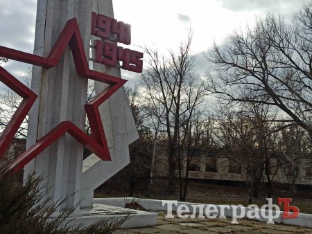 Символічне місце - за руїнами школи наша передова лінія оборони