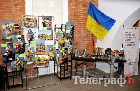 Світлини захисниць України від ГО «Центр громадських жіночих ініціатив» в українському Нью-Йорку