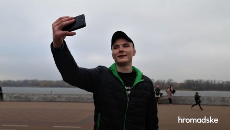 Засуджений за крадіжку телефону Олексій Соколов робить селфі на волі. Листопад 2021