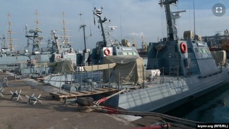 МБАК «Нікополь» та МБАК «Бердянськ» на території військової морської бази
