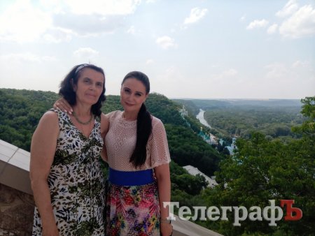 Вікторія із мамою у Святогірську на Донеччині