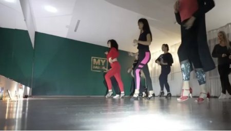 Українці не просто живуть у темряві, а й танцюють у ній