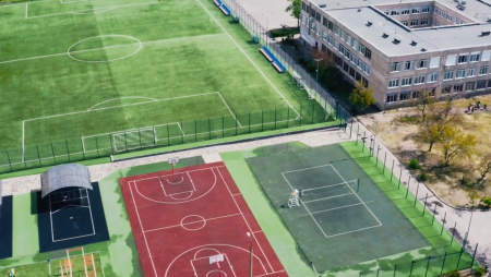 Мультифункціональний стадіон в одній зі шкіл міста Горішні Плавні на Полтавщині, реконструйований за кошти Ferrexpo