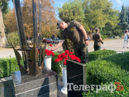 У Кременчуці вшанували захисників, які загинули за незалежність України