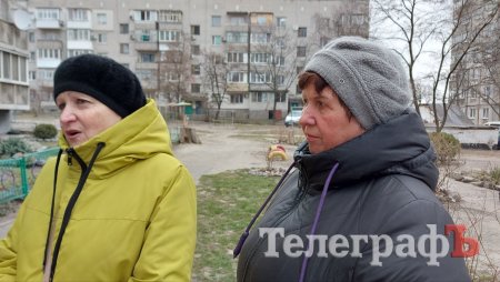 Валентина на фото зліва