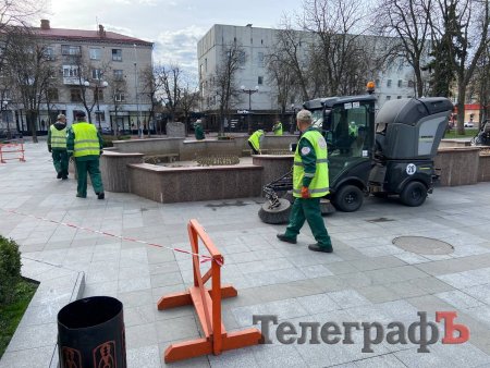 У сквері Бабаєва комунальники відкрили фонтан після зими: коли запрацює