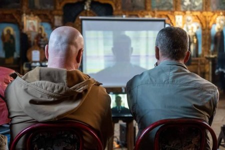 Кіно у храмі: Кременчужани у Свято-Миколаївському соборі переглядають фільми