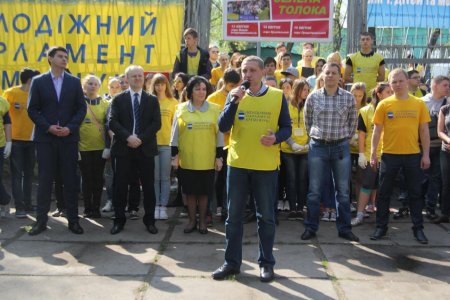 Дмитро Лозовик на фото справа від Віталія Малецького