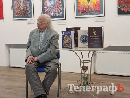 Україна дає великих людей: у художній галереї свою книгу представив мистецтвознавець Віталій Ханко