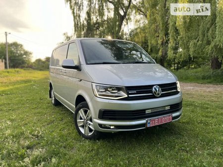 Volkswagen Transporter 2016 року випуску
