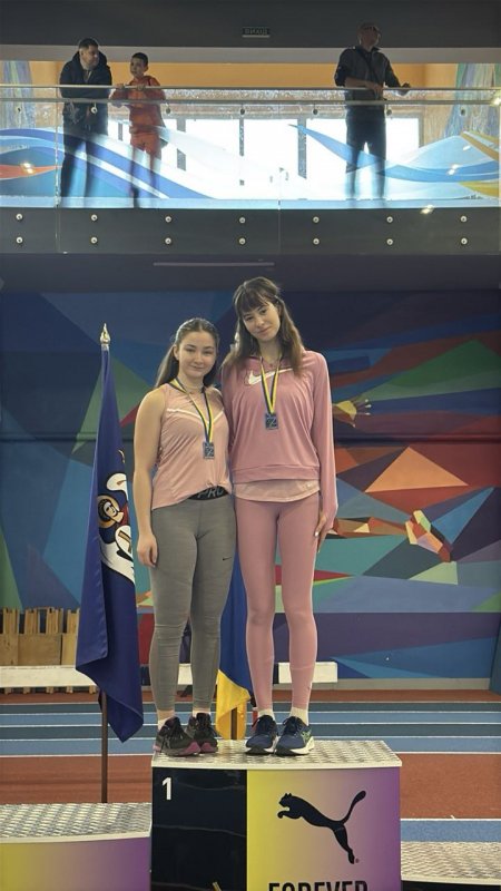 Марія Боймуратова ліворуч