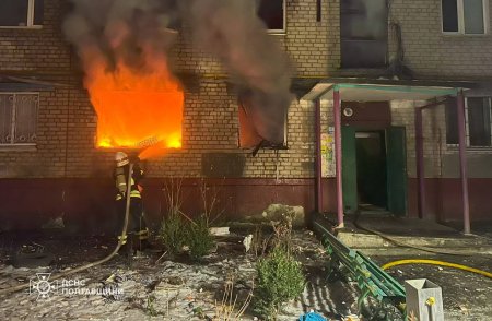 На Молодіжному у пожежі постраждала людина: очевидці кажуть про вибух