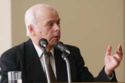 ``Долар має зупинитися на позначці 5,1...`` - вважає керуючий КФ “Промінвестбанку” Анатолій Литвиненко ``Долар має зупинитися на позначці 5,1...`` - вважає керуючий КФ “Промінвестбанку” Анатолій Литвиненко