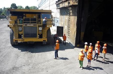 Работники Полтавского ГОКа провели митинг требуя восстановления льготного статуса и права досрочного выхода на пенсию Работники Полтавского ГОКа провели митинг требуя восстановления льготного статуса и права досрочного выхода на пенсию