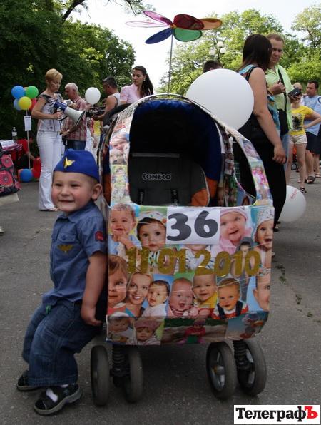 В Кременчуге прошел Парад колясок (ВИДЕО) В Кременчуге прошел Парад колясок (ВИДЕО)