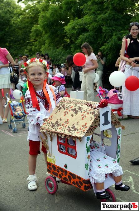 В Кременчуге прошел Парад колясок (ВИДЕО) В Кременчуге прошел Парад колясок (ВИДЕО)
