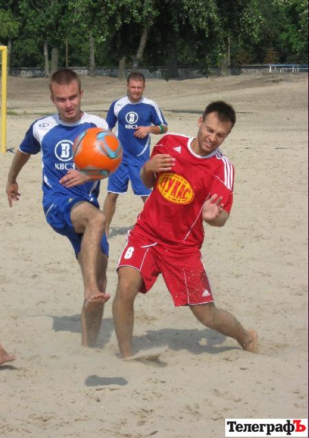 ПЛЯЖНЫЙ ФУТБОЛ. Чемпионат Кременчуга. Мини-уик-энд. Этими выходными на центральном пляже было сыграно всего три матча. ПЛЯЖНЫЙ ФУТБОЛ. Чемпионат Кременчуга. Мини-уик-энд. Этими выходными на центральном пляже было сыграно всего три матча.