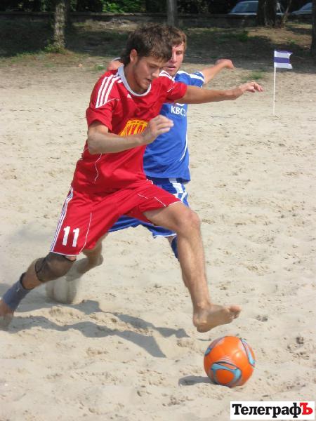 ПЛЯЖНЫЙ ФУТБОЛ. Чемпионат Кременчуга. Мини-уик-энд. Этими выходными на центральном пляже было сыграно всего три матча. ПЛЯЖНЫЙ ФУТБОЛ. Чемпионат Кременчуга. Мини-уик-энд. Этими выходными на центральном пляже было сыграно всего три матча.