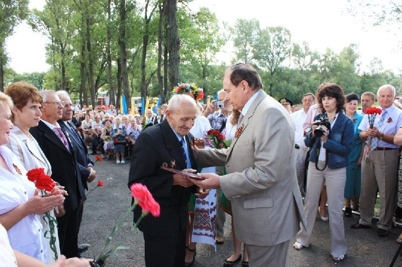 Кременчужане почтили память народных ополченцев (ФОТО) Кременчужане почтили память народных ополченцев (ФОТО)