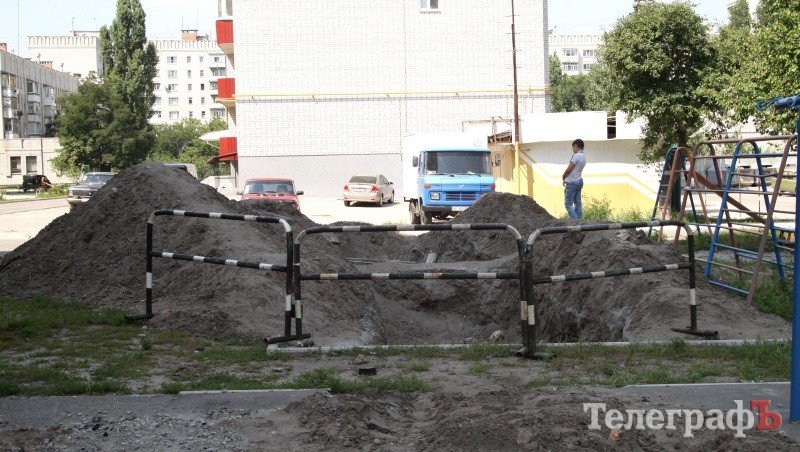 Коли буде наведений порядок біля будинку на вулиці Київській, 59 Коли буде наведений порядок біля будинку на вулиці Київській, 59