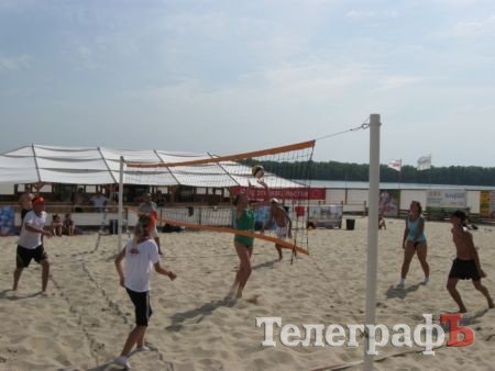 ПЛЯЖНЫЙ ВОЛЕЙБОЛ. В субботу на центральном пляже прошёл первый чемпионат Кременчуга среди аматоров. ПЛЯЖНЫЙ ВОЛЕЙБОЛ. В субботу на центральном пляже прошёл первый чемпионат Кременчуга среди аматоров.