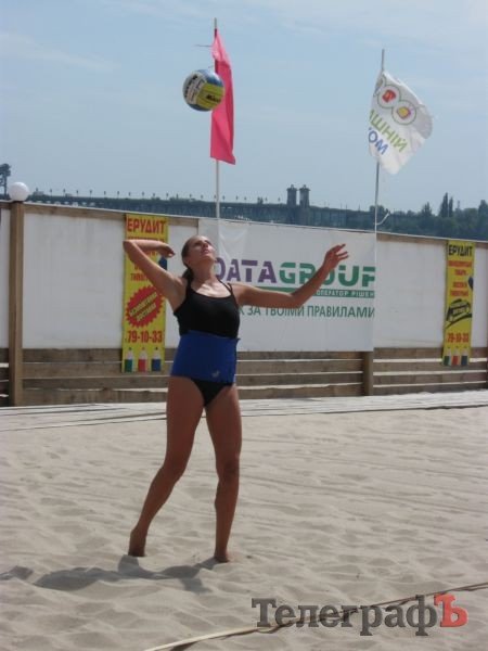 ПЛЯЖНЫЙ ВОЛЕЙБОЛ. В субботу на центральном пляже прошёл первый чемпионат Кременчуга среди аматоров. ПЛЯЖНЫЙ ВОЛЕЙБОЛ. В субботу на центральном пляже прошёл первый чемпионат Кременчуга среди аматоров.