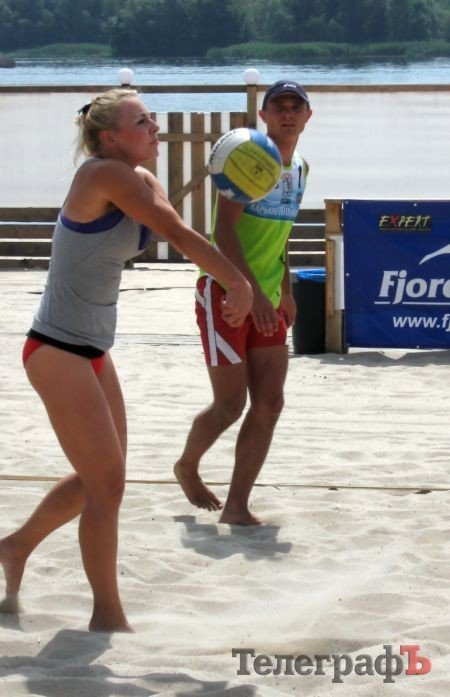 ПЛЯЖНЫЙ ВОЛЕЙБОЛ. В субботу на центральном пляже прошёл первый чемпионат Кременчуга среди аматоров. ПЛЯЖНЫЙ ВОЛЕЙБОЛ. В субботу на центральном пляже прошёл первый чемпионат Кременчуга среди аматоров.